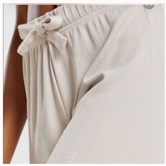 Gymshark Pause Knitwork Jogger in Cream Size Small - Picture 2 of 10